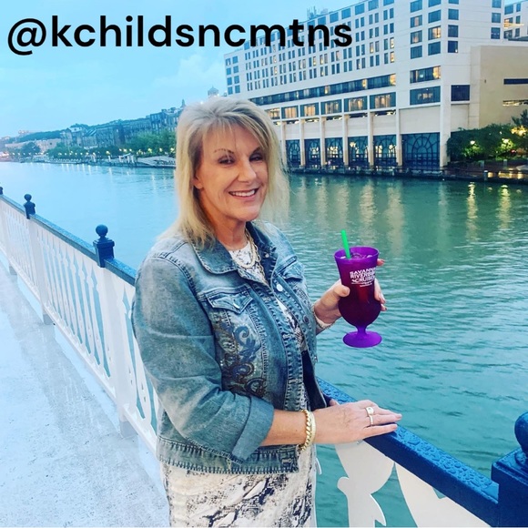 WELCOME TO MY CLOSET - All AUTHENTIC ITEMS!! @kchildsncmtns (formerly @wegrug) - Picture 15 of 16